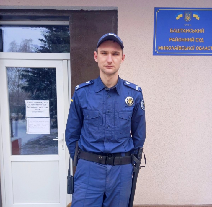 В Николаевской области сотрудник Службы судебной охраны при помощи ремня спас ребенка