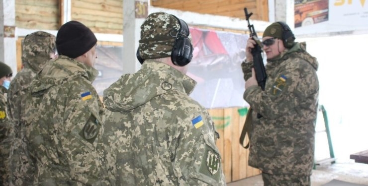 В войска территориальной обороны готов вступить только каждый третий украинец, — опрос