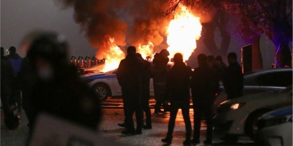 В Алма-Ате военные открыли стрельбу по протестующим (видео)