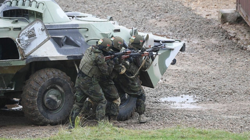 Беларусь отправила своих военных в Казахстан