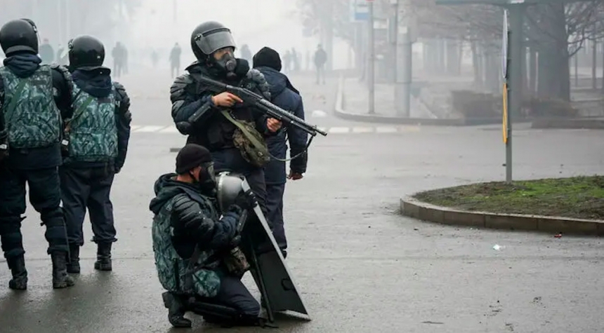Турчинов требует жесткой реакции на «оккупацию Казахстана»