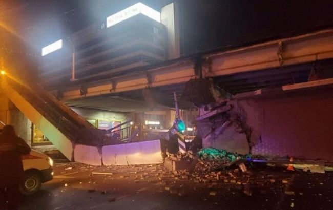 В центре Минска рухнул пешеходный мост (видео)