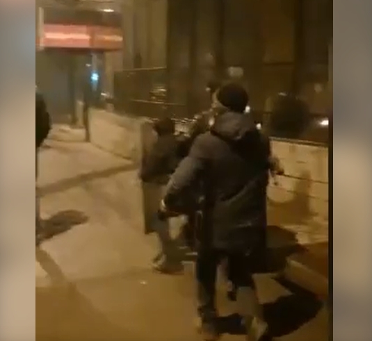 Появилось видео нападения вооруженных бунтовщиков на отделение полиции в Алматы