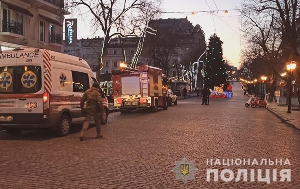 В Одессе сообщили о минировании городской елки (видео)