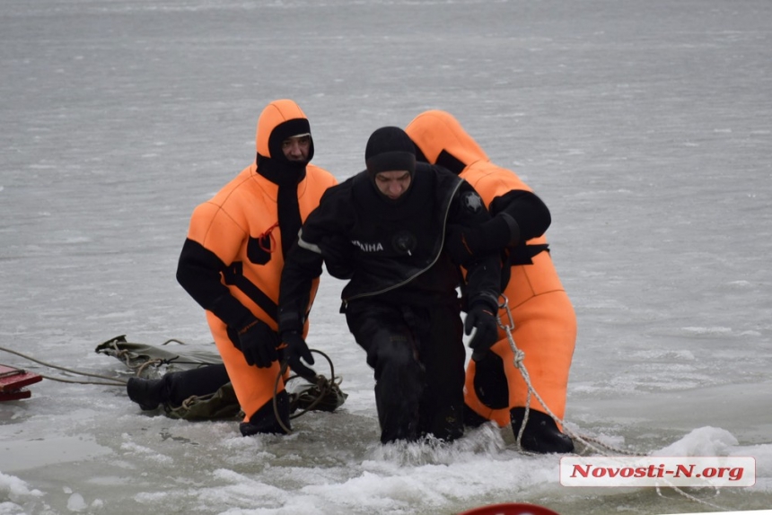 Безопасность на воде: николаевские спасатели провели учения накануне Крещения (фото, видео)