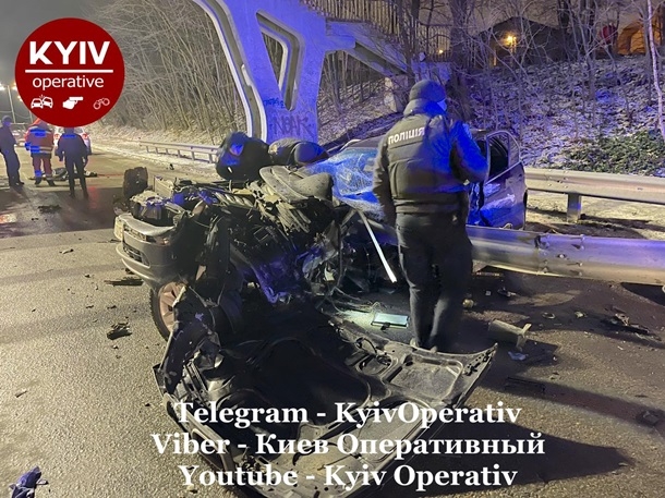 Страшное ДТП в Киеве: водитель BMW погиб, пассажиру оторвало ногу и руку (фото 18+)