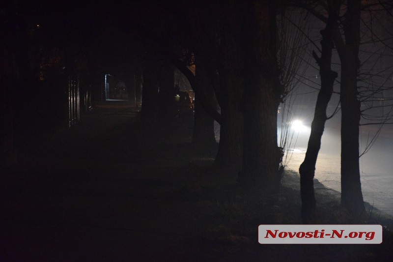 Многие улицы в центре Николаева затянуты дымом — горожане переходят на отопление дровами