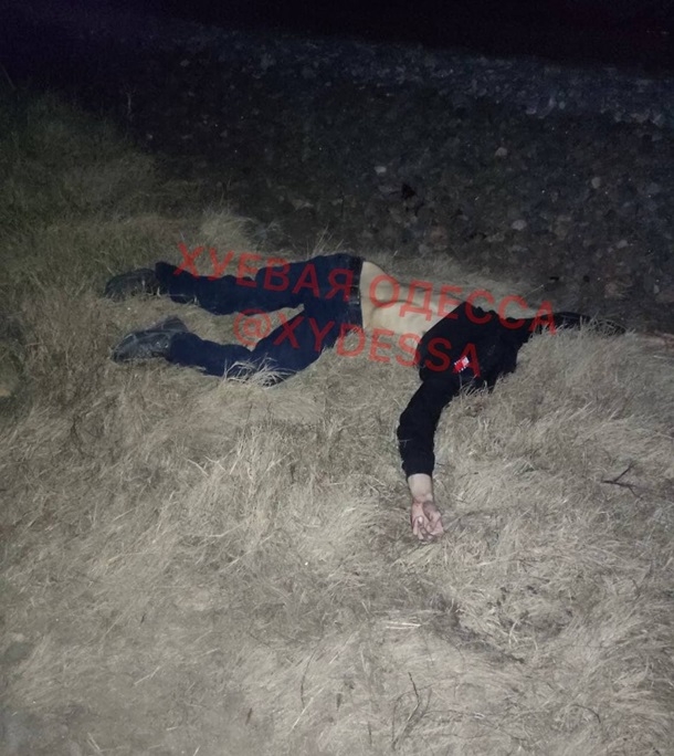В Одессе мужчина бросился под поезд: ему оторвало голову. ФОТО 18+