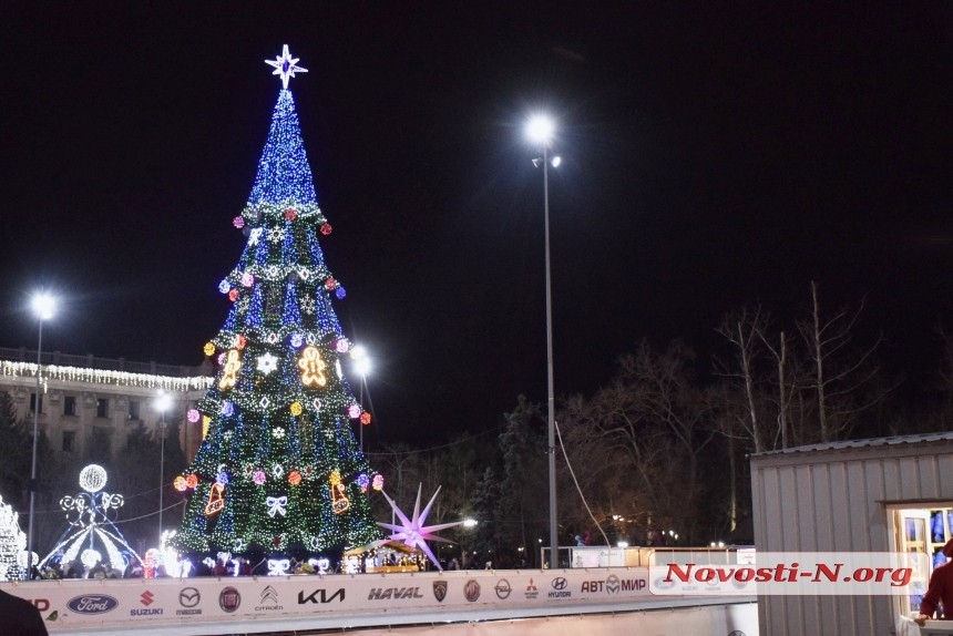 Николаевская елка второй год подряд признается самой красивой в Украине