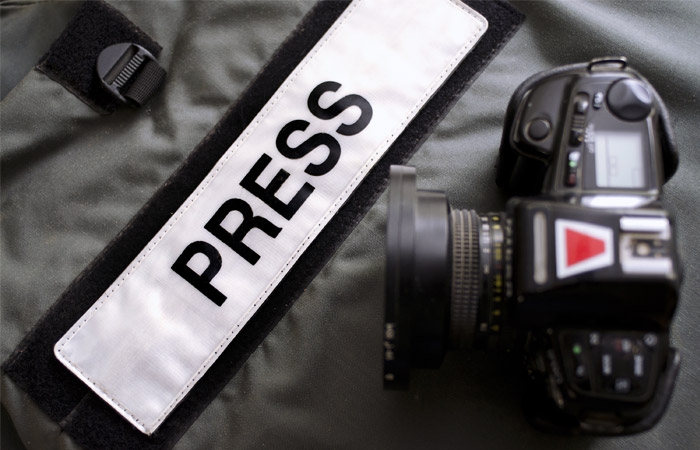 Депутаты хотят уменьшить значение журналистских удостоверений: журналистом сможет называться любой