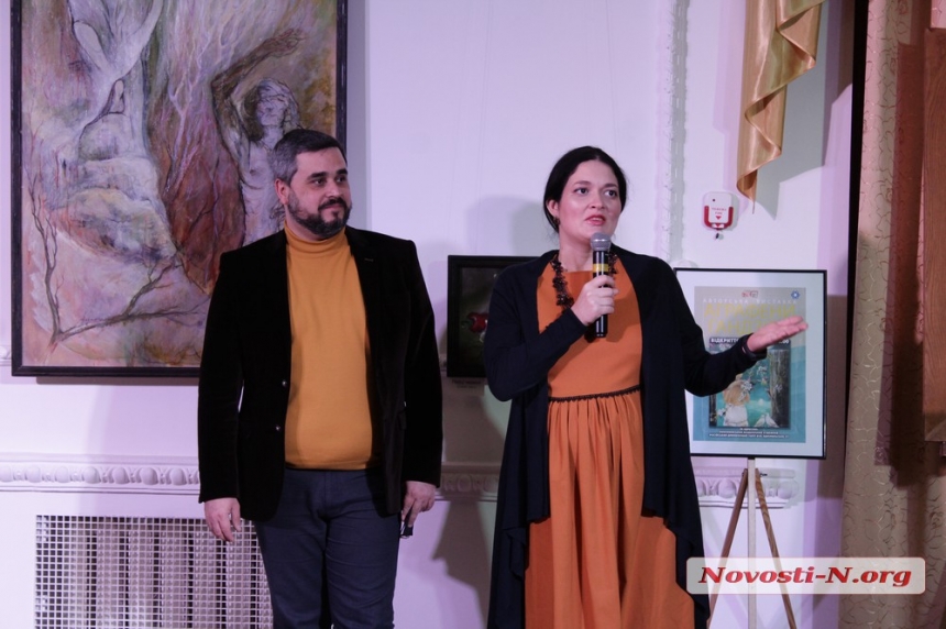 Талисманы счастья, мира и любви: в Николаеве открылась выставка Аграфены Гандзюк