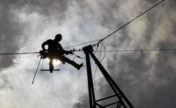 В Украине непогода оставила без электричества 63 населенных пункта
