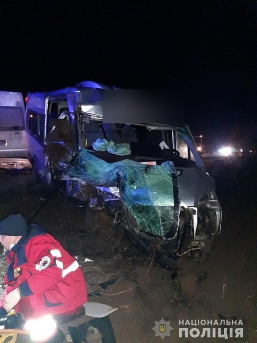 В Херсонской области Renault врезался в микроавтобус: один погибший, четверо пострадавших