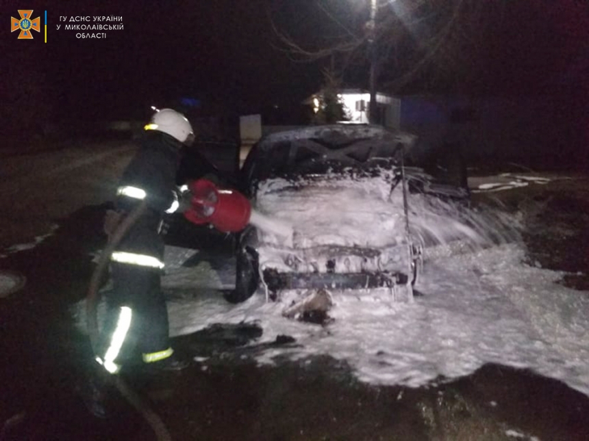В Николаевской области на ходу загорелся автомобиль