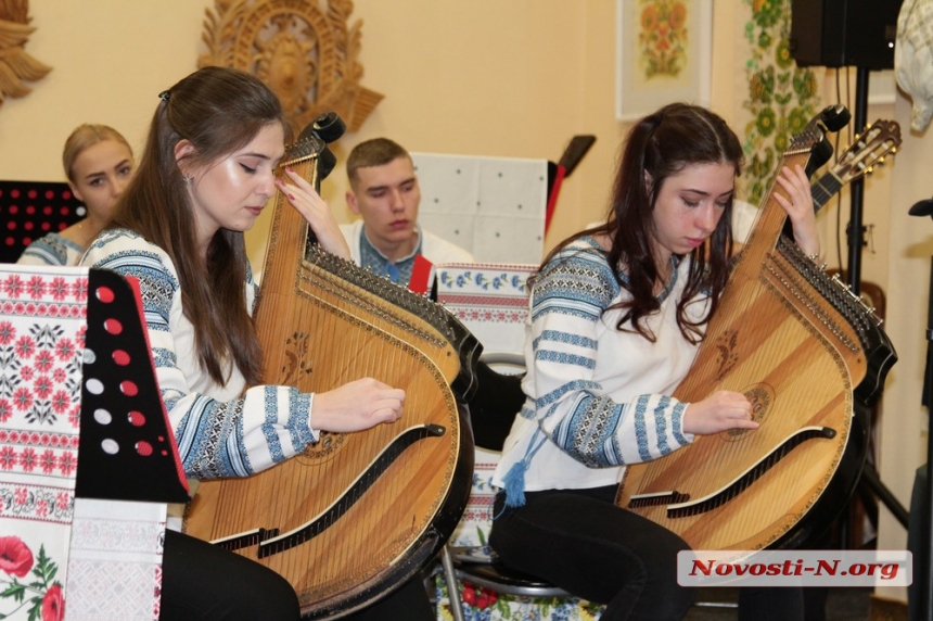 Молодые и талантливые: в Николаеве прошел концерт ансамбля «Бандура Plus»
