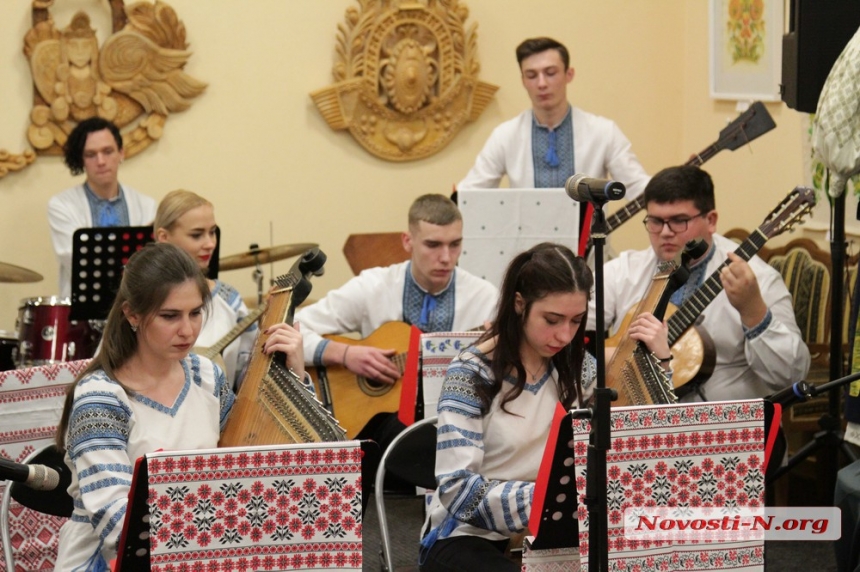Молодые и талантливые: в Николаеве прошел концерт ансамбля «Бандура Plus»