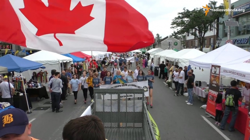 В Канаде внедорожник въехал в толпу протестующих против карантинных ограничений
