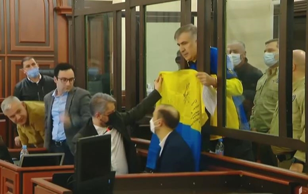 Саакашвили в зале суда спел гимн Украины (видео)