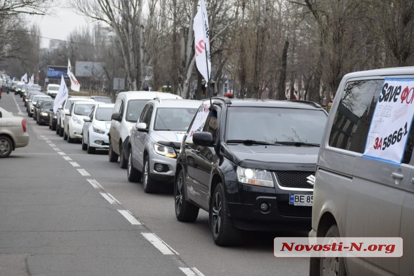 В Николаеве предприниматели устроили автопробег против введения кассовых аппаратов