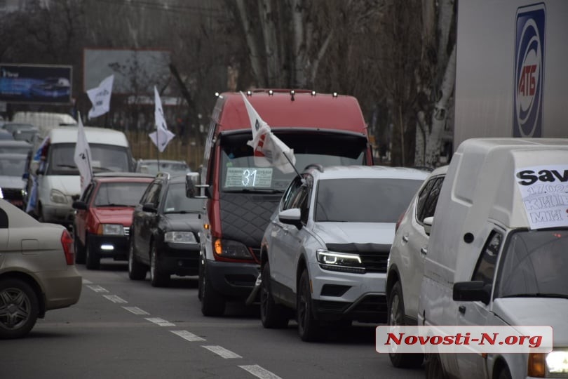 В Николаеве предприниматели устроили автопробег против введения кассовых аппаратов