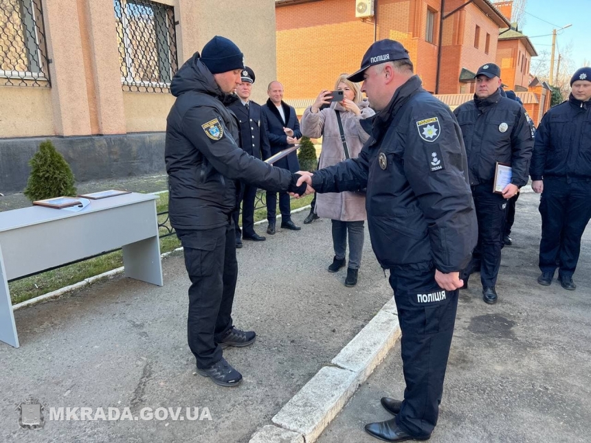 Николаевским полицейским вручили 4 автомобиля Renault Logan для патрулирования городских улиц