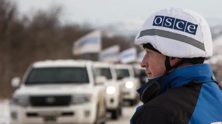 Сотрудники миссии ОБСЕ из США начали выезжать из Донецка
