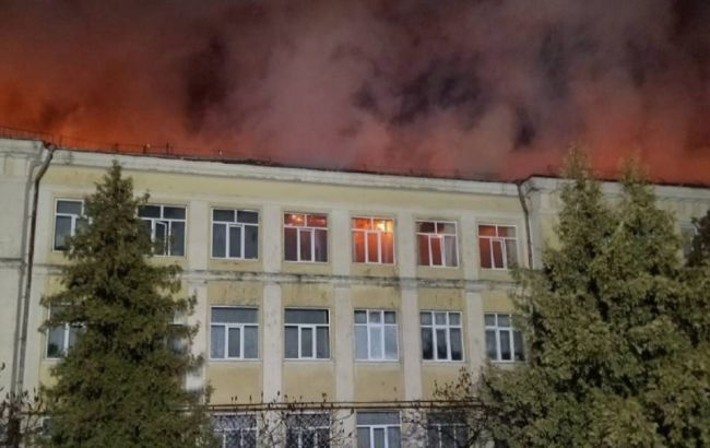 В Киеве произошел пожар в гимназии восточных языков