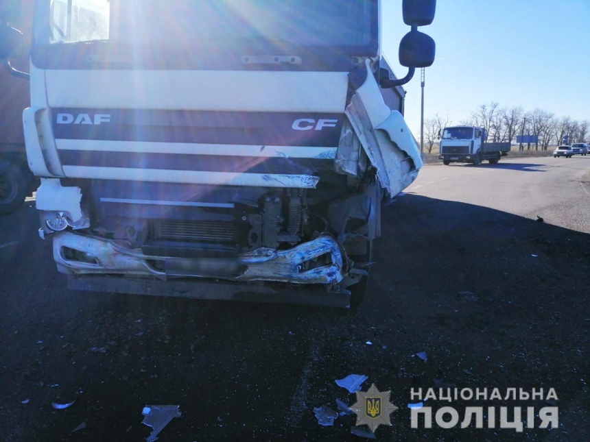 В Николаевской области фура перевернула ВАЗ: водитель погиб, 13-летняя пассажирка госпитализирована