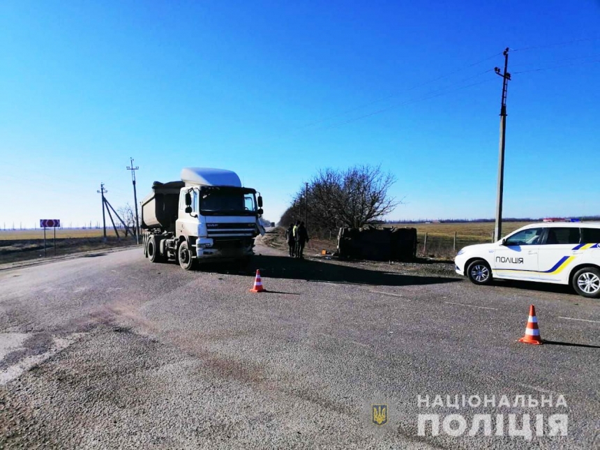 В Николаевской области фура перевернула ВАЗ: водитель погиб, 13-летняя пассажирка госпитализирована