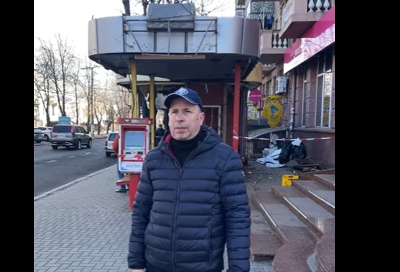 На главной улице Николаева демонтируют «пивняк» (видео)