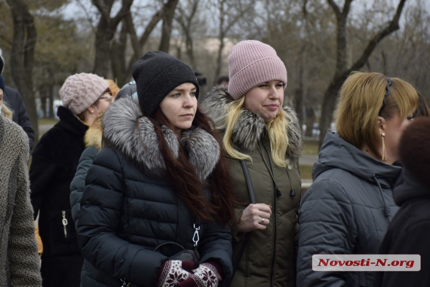 В Николаеве впервые отметили День единения: поднимали флаг-гигант