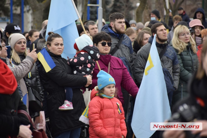 В Николаеве впервые отметили День единения: поднимали флаг-гигант