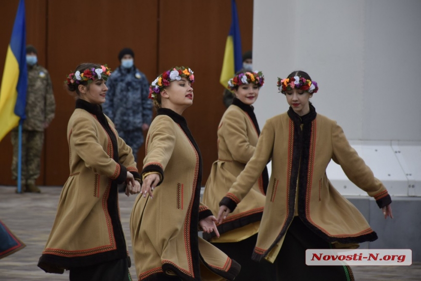 В Николаеве впервые отметили День единения: поднимали флаг-гигант