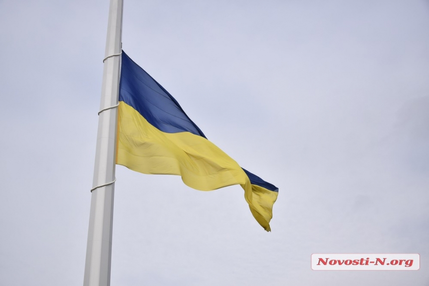 В Николаеве впервые отметили День единения: поднимали флаг-гигант