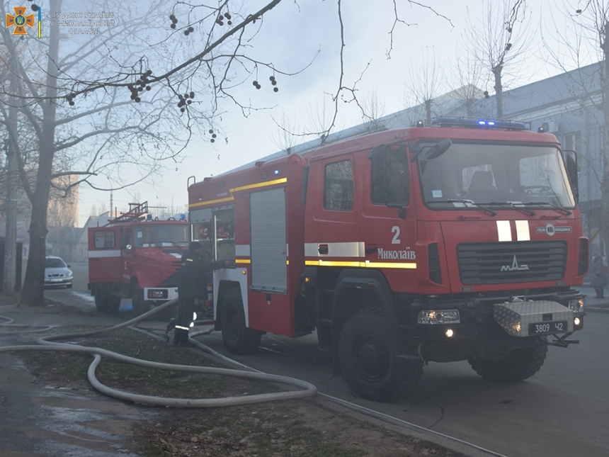 Пожар в Николаеве: хозяин дома отравился продуктами горения