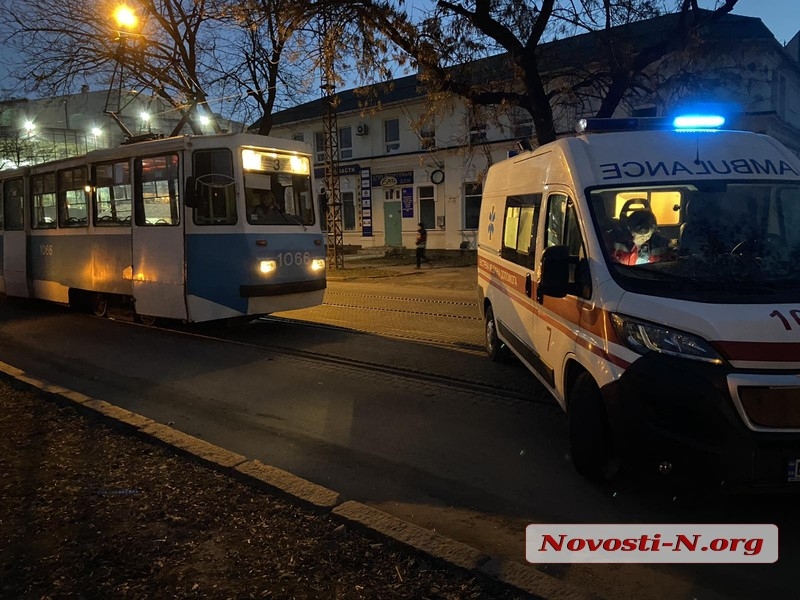 В центре Николаева столкнулись «Фольксваген» и «Рено»: пострадал водитель
