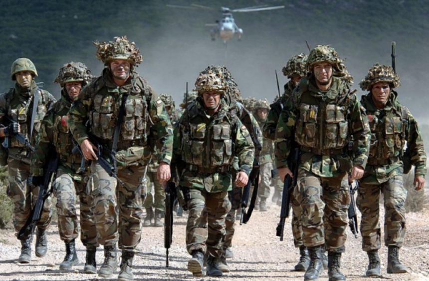 НАТО повышает уровень готовности военных