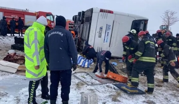 В Турции перевернулся автобус с туристами: шестеро погибших, 41 пострадавших