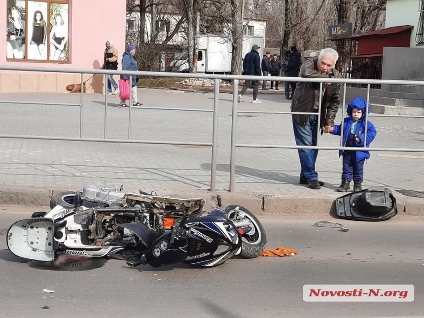 В Николаеве «Шевроле» сбил мопедиста: пострадавший госпитализирован