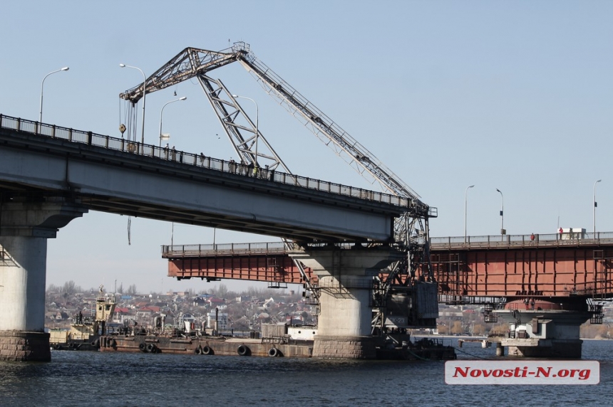 Как в Николаеве разводили мост через Южный Буг (фото, видео)