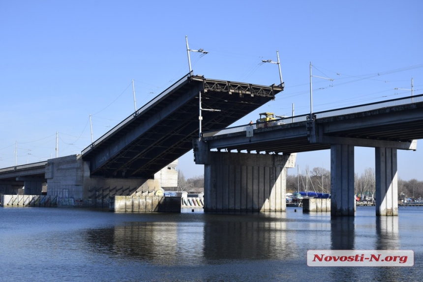 Как в Николаеве Ингульский мост два часа разводили (фото, видео)