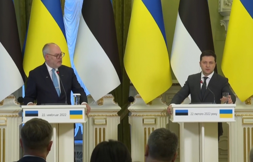 Зеленский ответил на вопрос о введении военного положения в Украине
