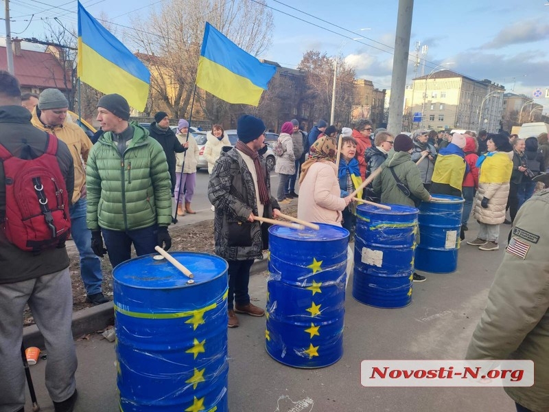 Возле посольства РФ в Киеве прошла акция протеста