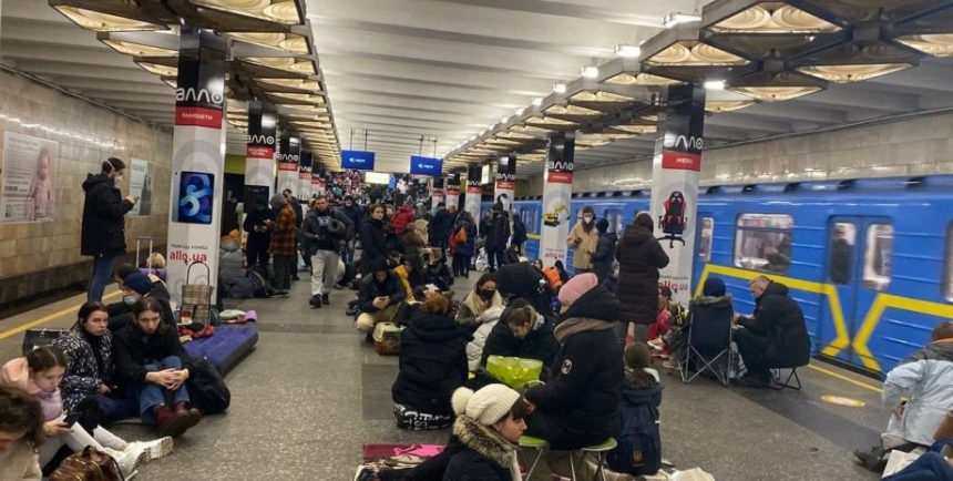 Киевский метрополитен останавливает поезда и переходит в режим бомбоубежищ
