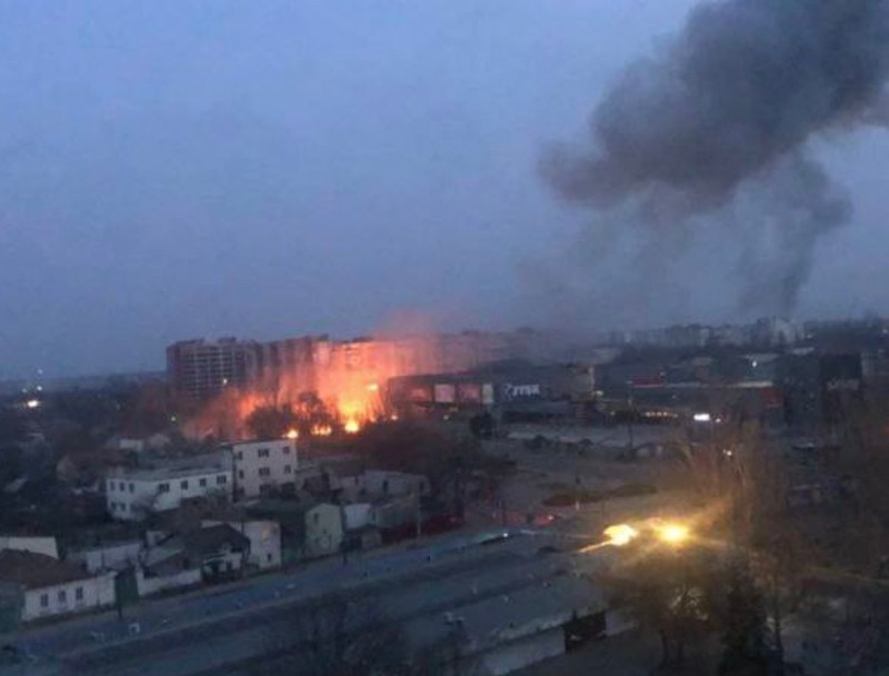Жители Николаева сообщают о взрыве и пожаре на 6-й Слободской (фото, видео)