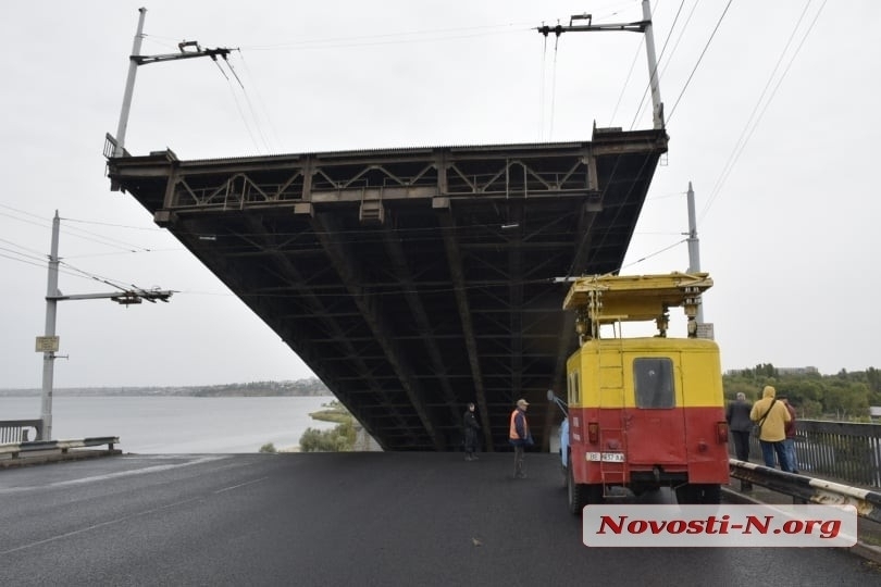 В Николаеве мосты разведены, но не взорваны