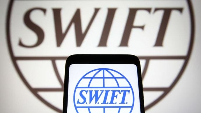 Запад ввел новые санкции против России: в том числе отключение от SWIFT