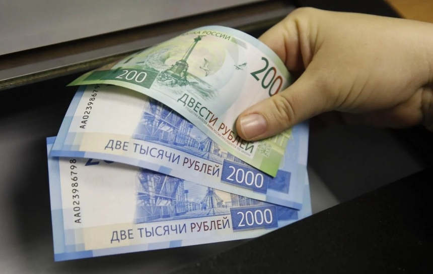 Российский рубль на открытии торгов обрушился на 40%