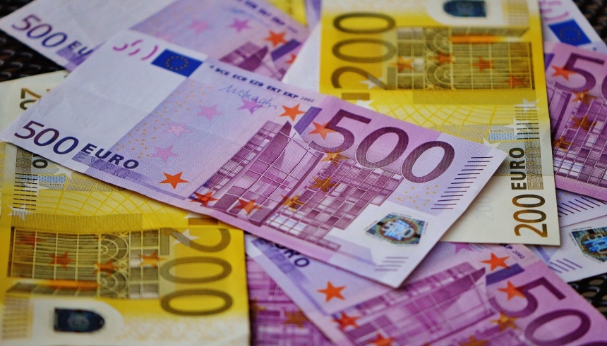 Евросоюз запретил поставлять банкноты евро в Россию