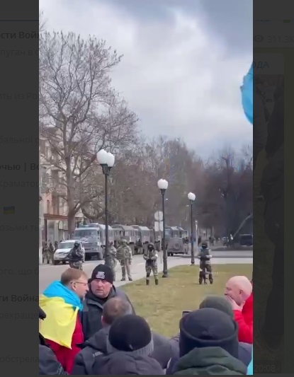 Глава Николаевской ОГА опубликовал видео с жителями Херсона, прогоняющими оккупантов РФ